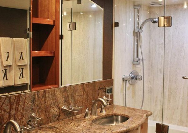 Lazzara 74 MOTOR YACHT image