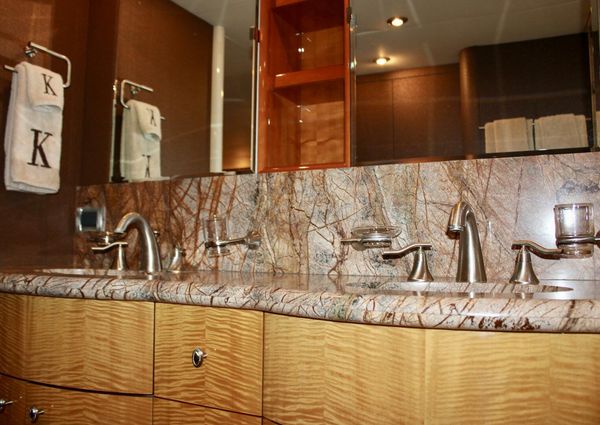 Lazzara 74 MOTOR YACHT image