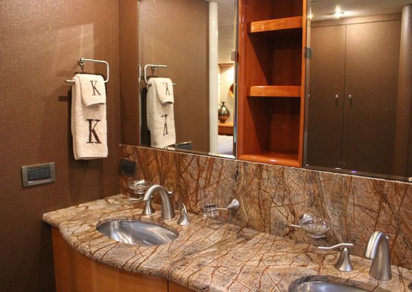 Lazzara 74 MOTOR YACHT image