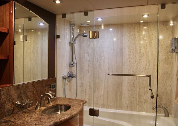 Lazzara 74 MOTOR YACHT image