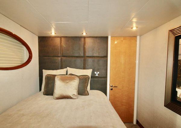 Lazzara 74 MOTOR YACHT image