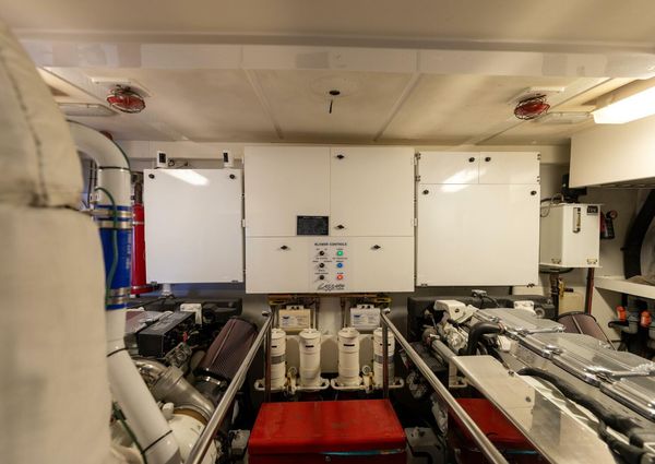 Lazzara 74 MOTOR YACHT image