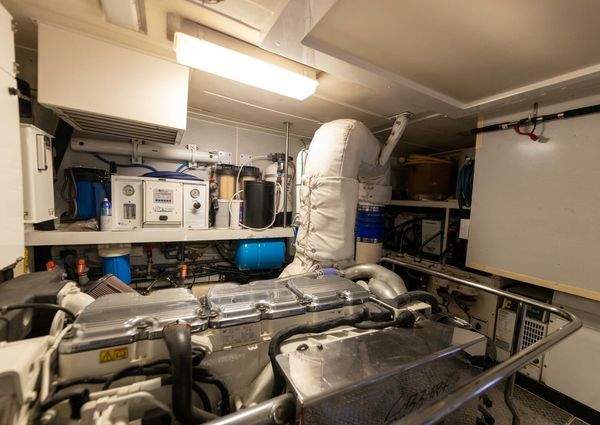 Lazzara 74 MOTOR YACHT image