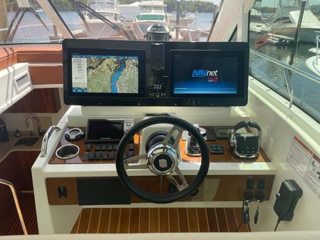 Cruisers Yachts 48 Cantius image