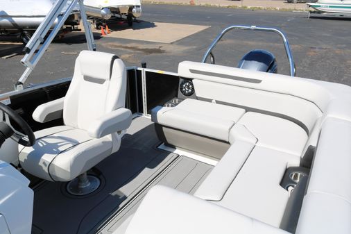 Hurricane FunDeck 2260 REF image
