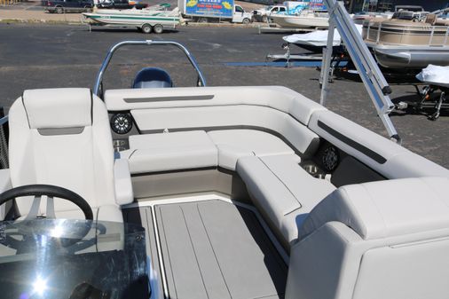 Hurricane FunDeck 2260 REF image