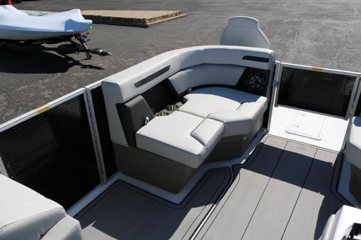 Hurricane FunDeck 2260 REF image