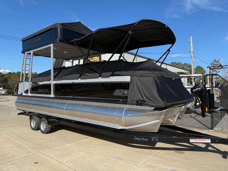 Avalon CATALINA-ENTERTAINER-FUNSHIP image