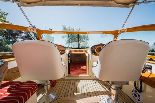 Hinckley Talaria 29 Runabout image