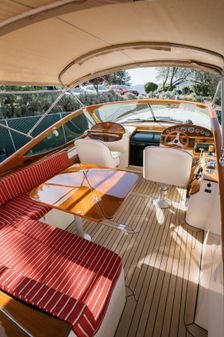 Hinckley Talaria 29 Runabout image