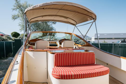 Hinckley Talaria 29 Runabout image