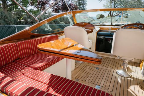 Hinckley Talaria 29 Runabout image