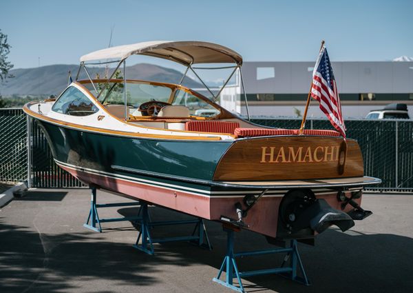 Hinckley Talaria 29 Runabout image