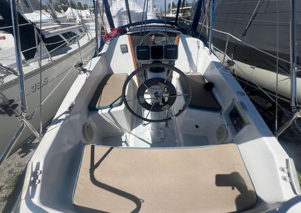 Hunter 27 image