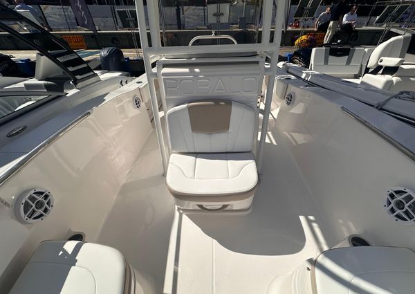 Robalo R200-CENTER-CONSOLE image