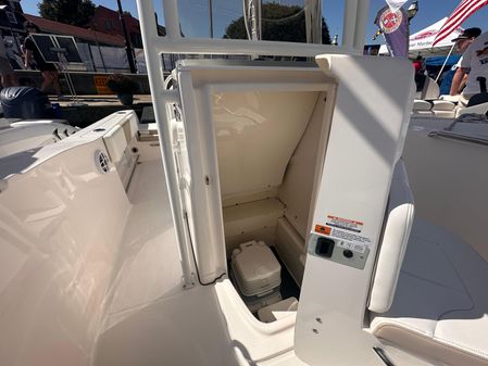 Robalo R200-CENTER-CONSOLE image