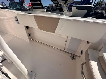 Robalo R200-CENTER-CONSOLE image