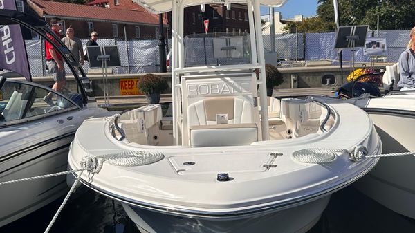 Robalo R200 Center Console 