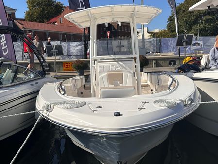 Robalo R200-CENTER-CONSOLE image