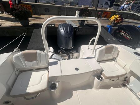 Robalo R200-CENTER-CONSOLE image