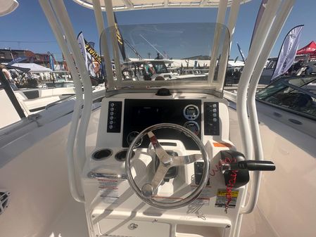 Robalo R200-CENTER-CONSOLE image