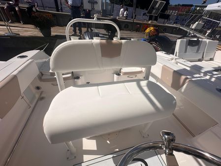 Robalo R200-CENTER-CONSOLE image