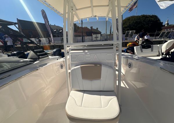 Robalo R200-CENTER-CONSOLE image