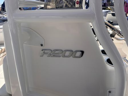 Robalo R200-CENTER-CONSOLE image