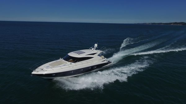 Riviera 5800 Sport Yacht 