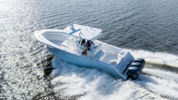 SeaHunter 33' Center Console 