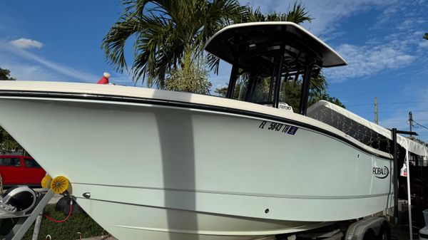 Robalo R230 Center Console 