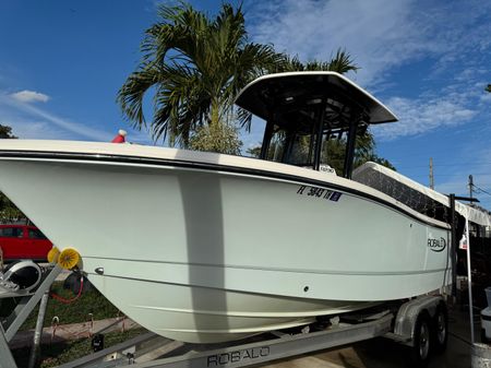 Robalo R230-CENTER-CONSOLE image