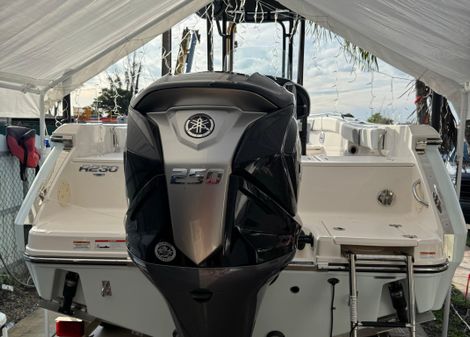 Robalo R230-CENTER-CONSOLE image