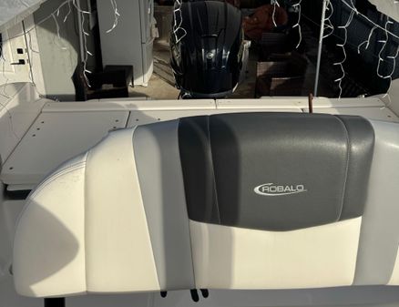 Robalo R230-CENTER-CONSOLE image