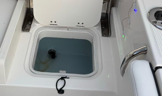 Robalo R230-CENTER-CONSOLE image