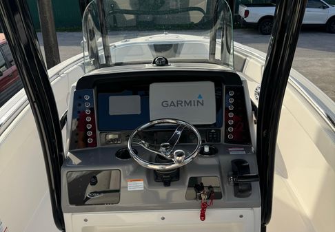 Robalo R230-CENTER-CONSOLE image