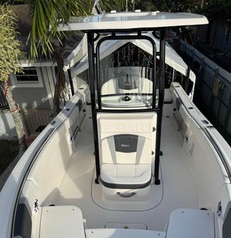 Robalo R230-CENTER-CONSOLE image