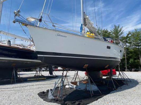 Hunter 40.5 - main image