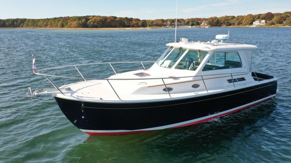 Back Cove 33 HARDTOP EXPRESS