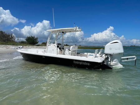 Everglades 243 Center Console image