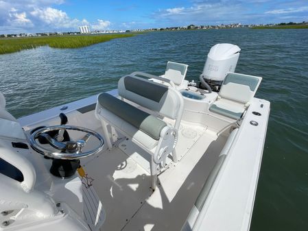 Everglades 243 Center Console image