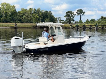 Everglades 243 Center Console image