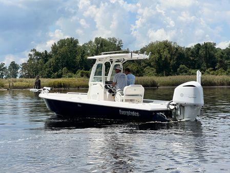 Everglades 243 Center Console image