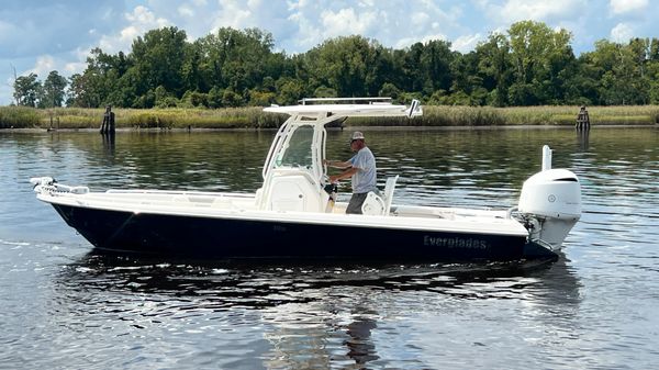 Everglades 243 Center Console 