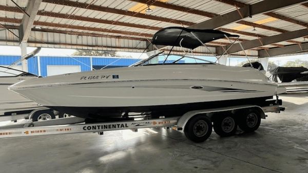 Sea Ray 240 Sundeck Outboard 