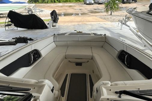 Sea Ray 240 Sundeck Outboard image