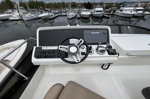 Sea Ray 400 Fly image