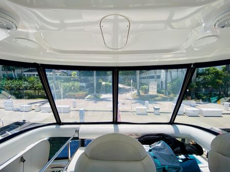 Sea Ray 580 Sedan Bridge image