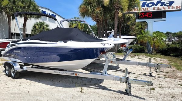 Hurricane SunDeck Sport 205 OB image
