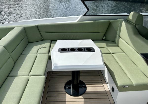 Vanquish Yachts VQ45 image